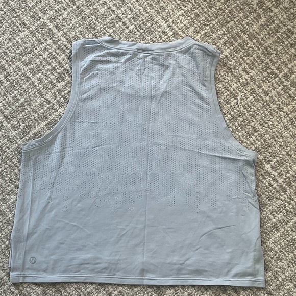 Lululemon crop muscle tank size 4 - Picture 2 of 2